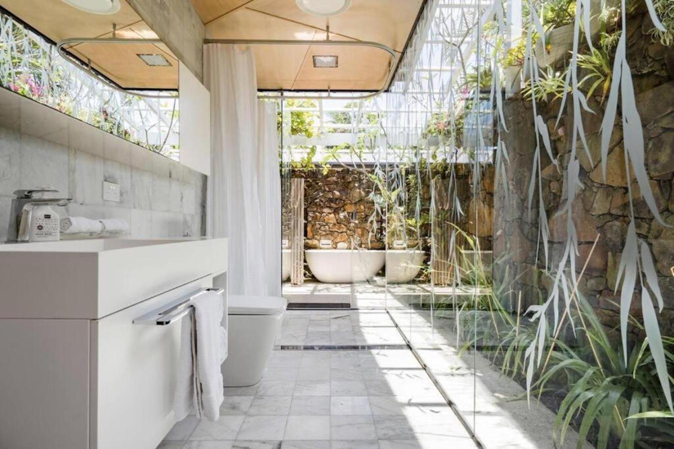 Buhwi Bira - Studio Apartment *